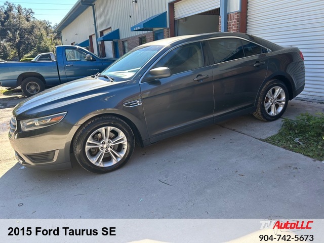 2015 Ford Taurus SE 